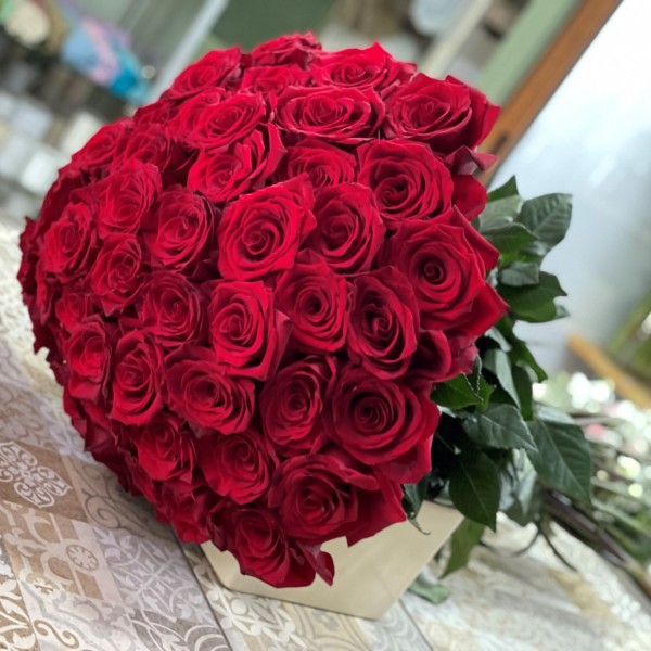 Μπουκετα λουλουδιων - 50 Κόκκινα Τριαντάφυλλα ΜΠΟΥΚΕΤΑ